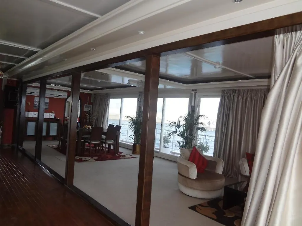 Jawhara Marines Floating Suite Dubai